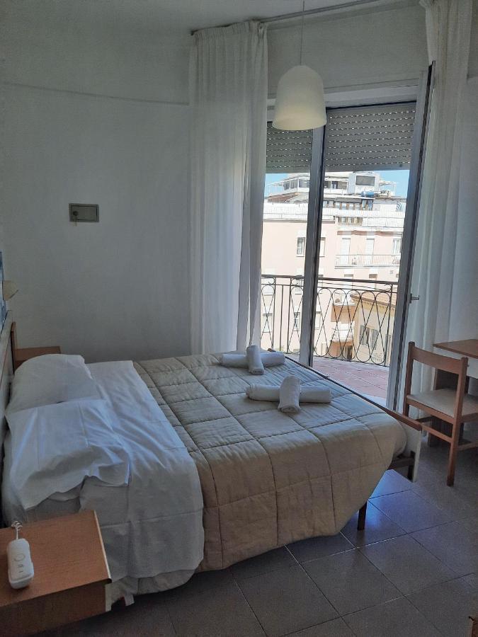 Hotel La Dolce Vita Римини Экстерьер фото