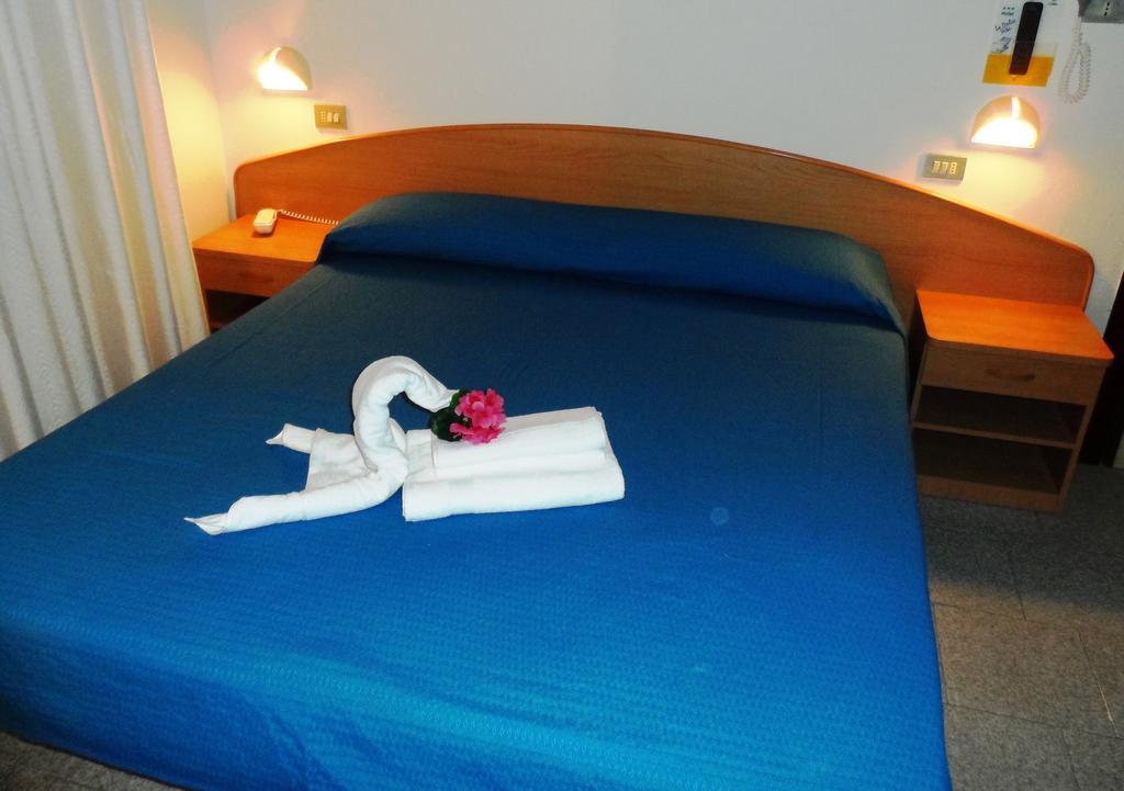Hotel La Dolce Vita Римини Номер фото