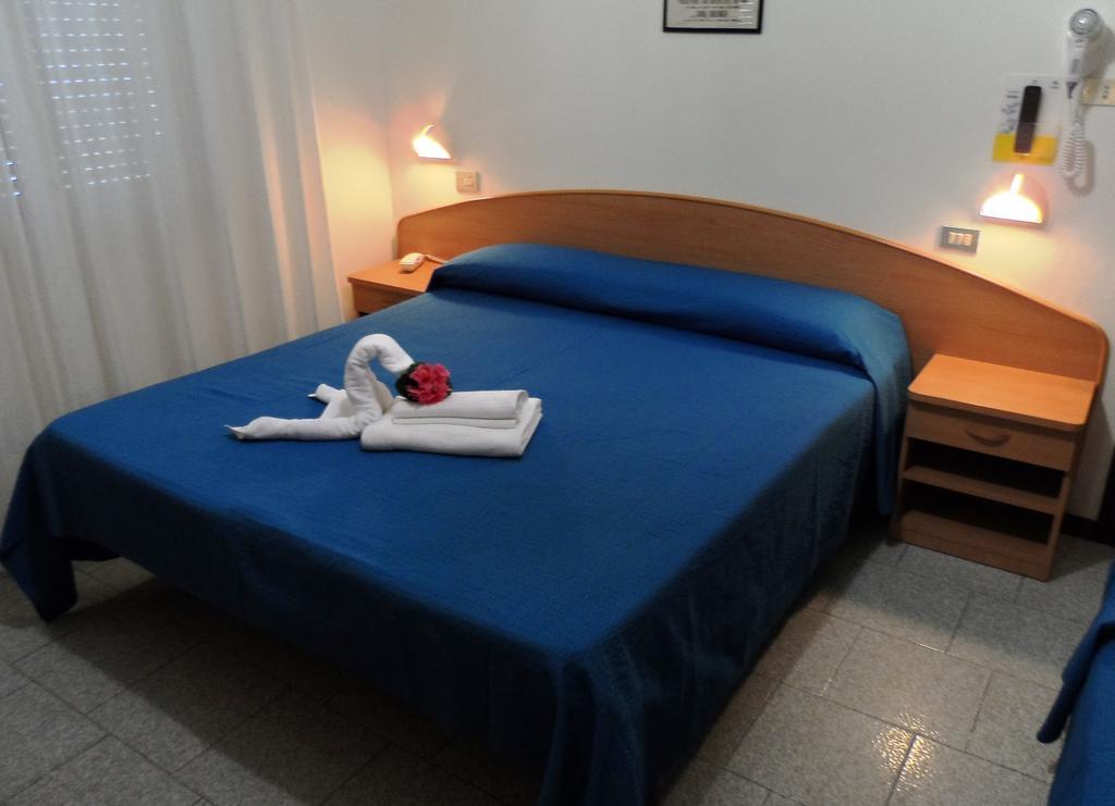 Hotel La Dolce Vita Римини Экстерьер фото