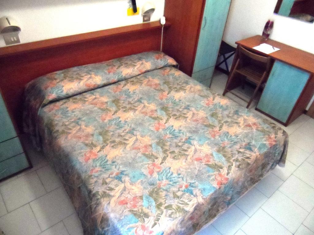 Hotel La Dolce Vita Римини Номер фото