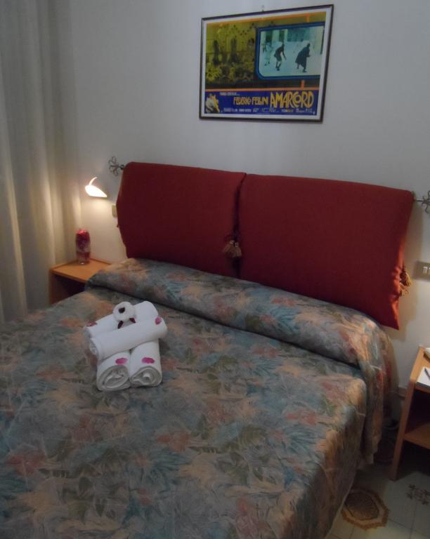 Hotel La Dolce Vita Римини Экстерьер фото