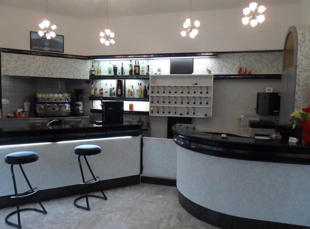 Hotel La Dolce Vita Римини Экстерьер фото