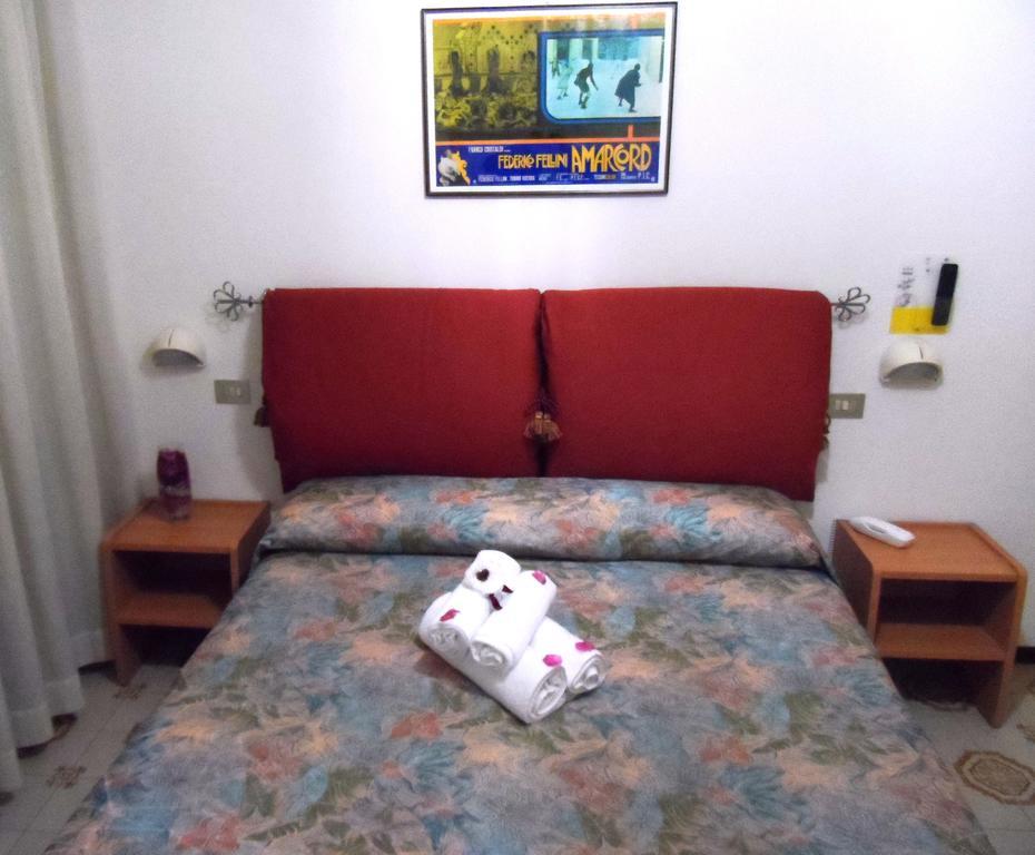 Hotel La Dolce Vita Римини Экстерьер фото