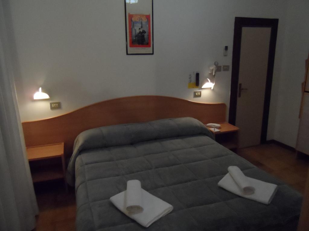 Hotel La Dolce Vita Римини Экстерьер фото