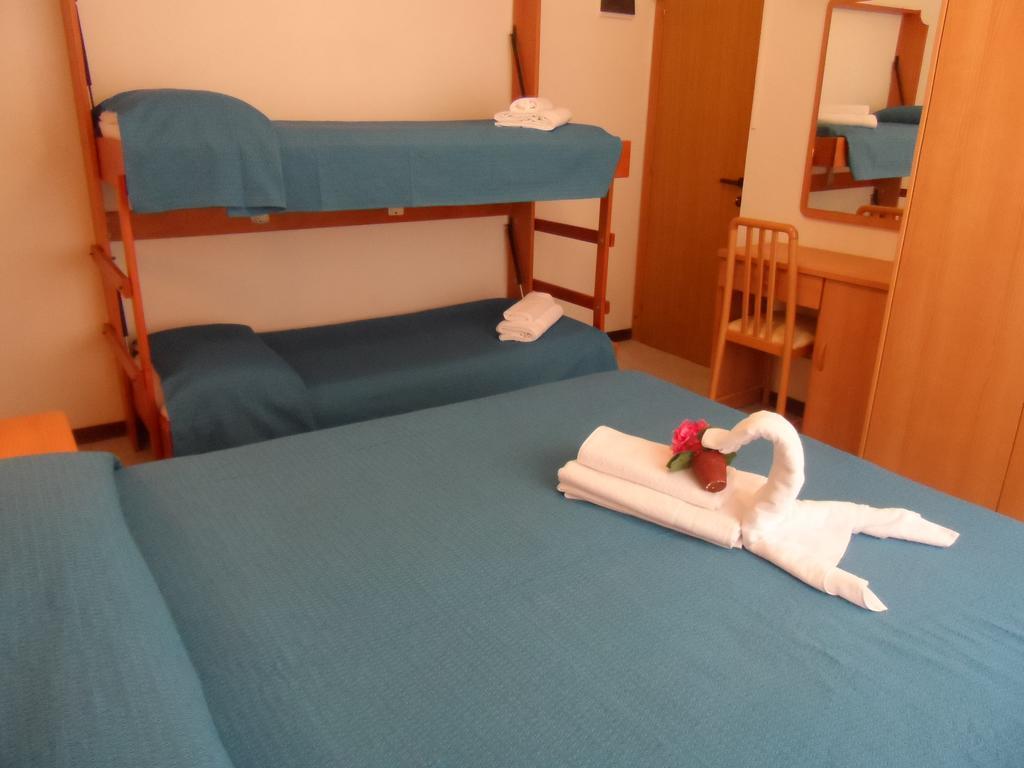 Hotel La Dolce Vita Римини Номер фото