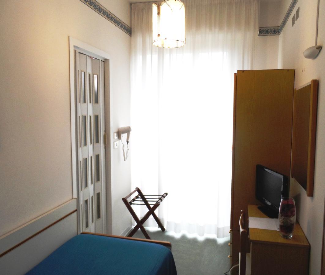 Hotel La Dolce Vita Римини Номер фото
