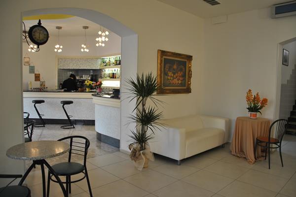 Hotel La Dolce Vita Римини Экстерьер фото